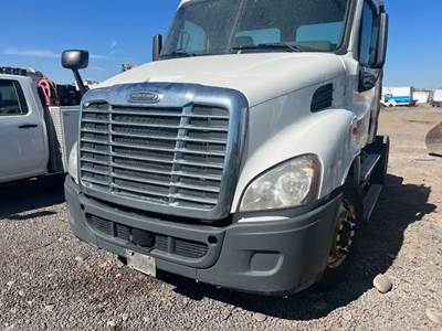 Freightliner Cascadia 113 Salvage Truck