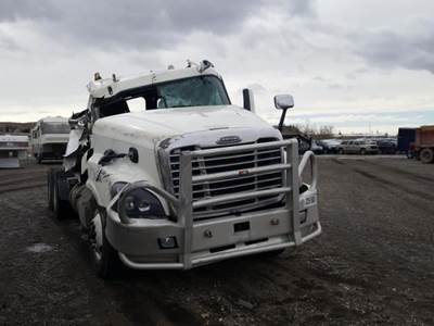 Freightliner Cascadia 125 Salvage Truck