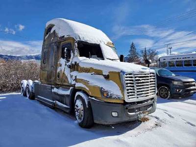 Freightliner Cascadia 125 Salvage Truck