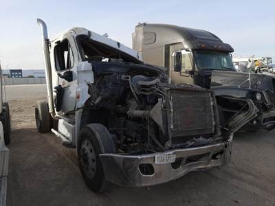 Freightliner Cascadia 125 Salvage Truck