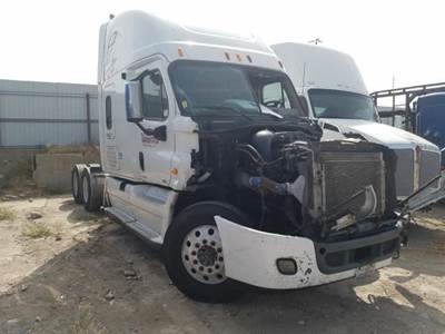 Freightliner Cascadia 125 Salvage Truck