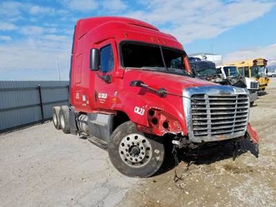 Freightliner Cascadia 125 Salvage Truck