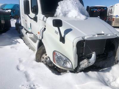Freightliner Cascadia 125 Salvage Truck