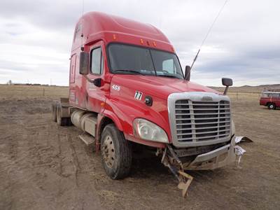 Freightliner Cascadia 125 Salvage Truck