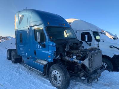 Freightliner Cascadia 125 Salvage Truck