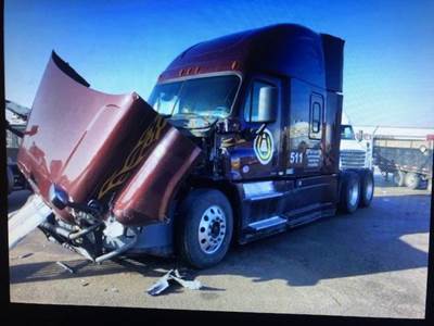 Freightliner Cascadia 125 Salvage Truck