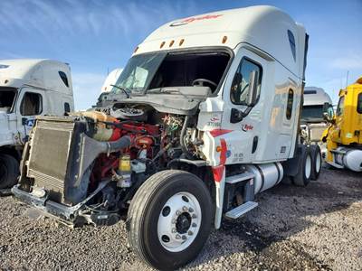 Freightliner Cascadia 125 Salvage Truck