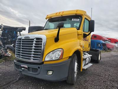 Freightliner Cascadia 125 Salvage Truck
