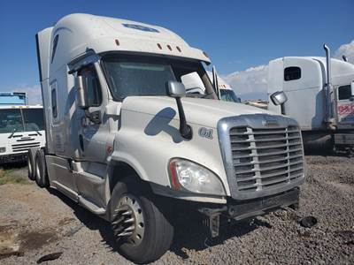 Freightliner Cascadia 125 Salvage Truck