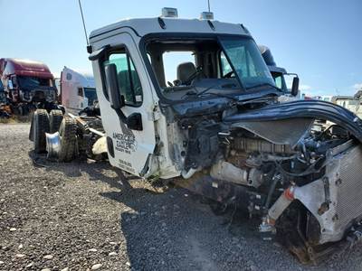 Freightliner Cascadia 125 Salvage Truck