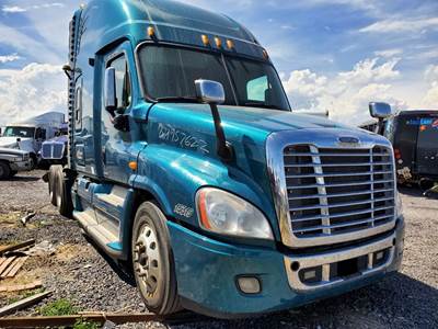 Freightliner Cascadia 125 Salvage Truck