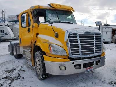 Freightliner Cascadia 125 Salvage Truck