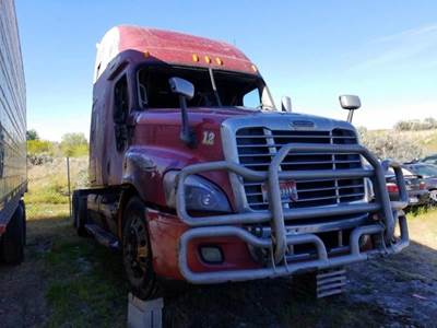 Freightliner Cascadia 125 Salvage Truck