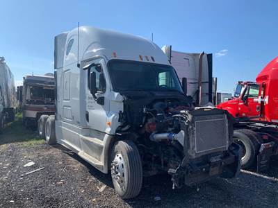 Freightliner Cascadia 125 Salvage Truck