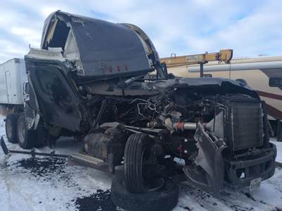 Freightliner Cascadia 125 Salvage Truck