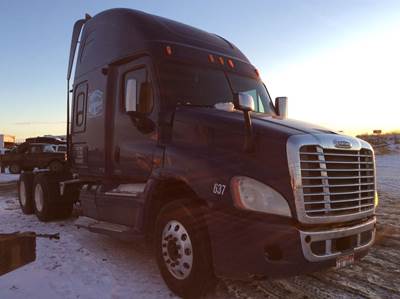 Freightliner Cascadia 125 Salvage Truck