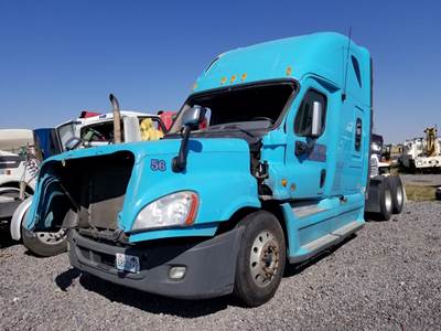Freightliner Cascadia 125 Salvage Truck