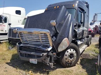 Freightliner Cascadia 125 Salvage Truck