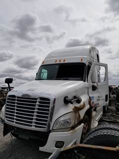 Freightliner Cascadia 125 Salvage Truck