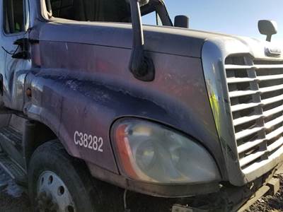 Freightliner Cascadia 125 Salvage Truck