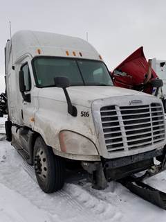 Freightliner Cascadia 125 Salvage Truck
