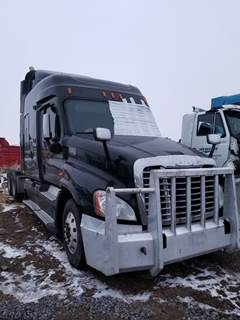 Freightliner Cascadia 125 Salvage Truck