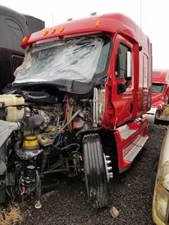 Freightliner Cascadia 125 Salvage Truck