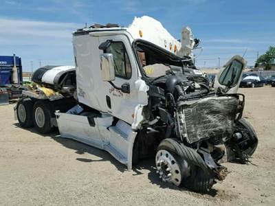 Freightliner Cascadia 125 Salvage Truck