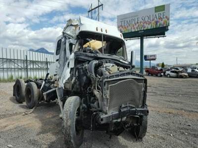 Freightliner Cascadia 125 Salvage Truck