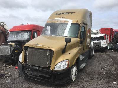Freightliner Cascadia 125 Salvage Truck