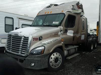 Freightliner Cascadia 125 Salvage Truck