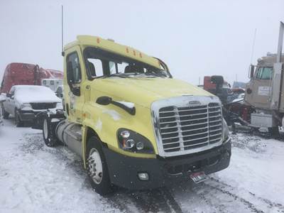 Freightliner Cascadia 125 Salvage Truck