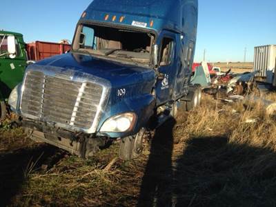 Freightliner Cascadia 125 Salvage Truck