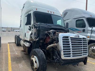 Freightliner Cascadia 125 Salvage Truck