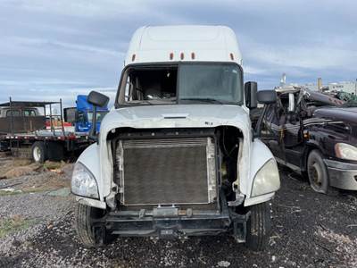 Freightliner Cascadia 125 Salvage Truck