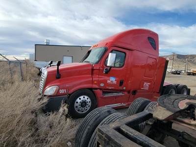 Freightliner Cascadia 125 Salvage Truck
