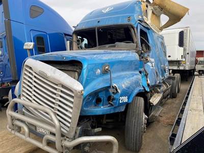 Freightliner Cascadia 125 Salvage Truck