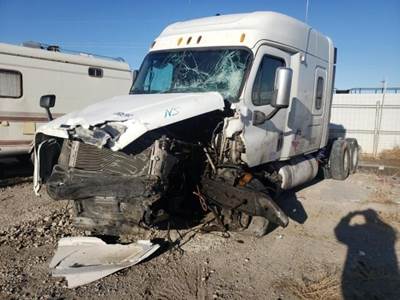 Freightliner Cascadia 125 Salvage Truck