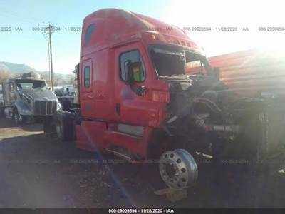 Freightliner Cascadia 125 Salvage Truck