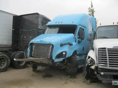 Freightliner Cascadia 125 Salvage Truck