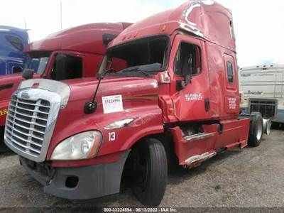 Freightliner Cascadia 125 Salvage Truck