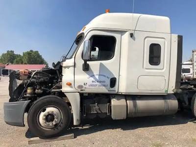Freightliner Cascadia 125 Salvage Truck