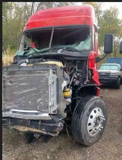 Freightliner Cascadia 125 Salvage Truck