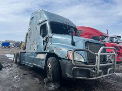 Freightliner Cascadia 125 Salvage Truck
