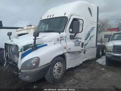 Freightliner Cascadia 125 Salvage Truck
