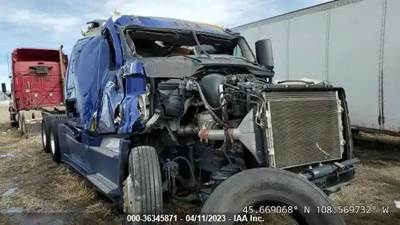 Freightliner Cascadia 125 Salvage Truck
