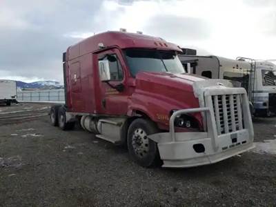 Freightliner Cascadia 125 Salvage Truck