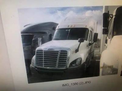 Freightliner Cascadia 125 Salvage Truck