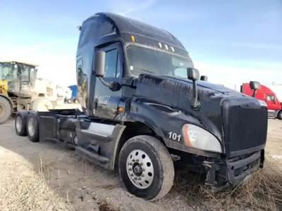 Freightliner Cascadia 125 Salvage Truck