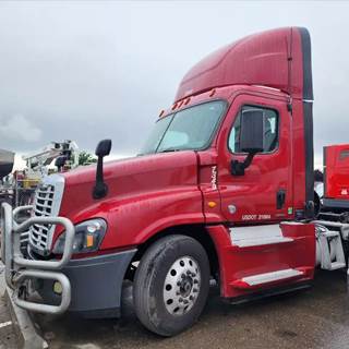 Freightliner Cascadia 125 Salvage Truck